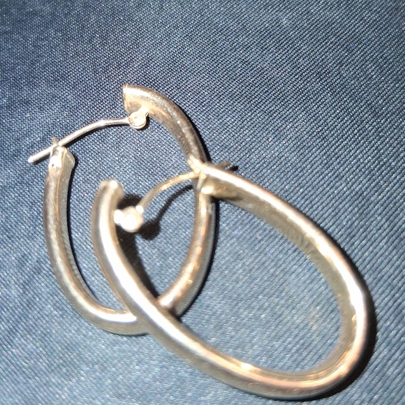 14K Elongated Hoop - Picture 5 of 5